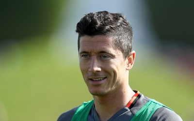 冠军体育动态-法比安鲁伊斯进球后跳起舞蹈