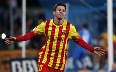 冠军体育动态-科尔训练中演示如何假装受伤